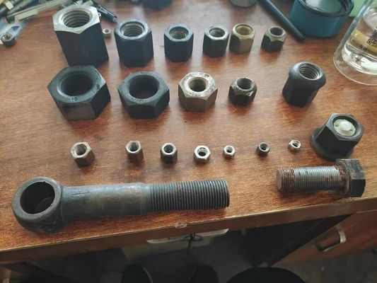 Купить Рыбы замыкают болты железнодорожного пути болта M24 и шип слипера чокнутой части следа железнодорожный online manufacture