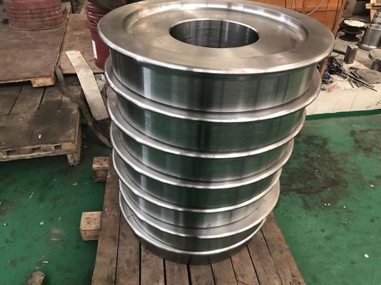 Купить Горячие стальные выкованные колеса рельса 12 4140 материальной дюйма твердости Hb 490 online manufacture